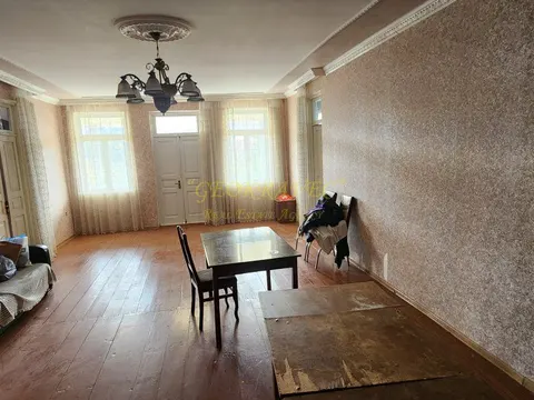 Продается дом с земельным участком в Кобулети.