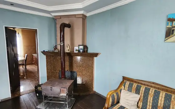 Продается дом с земельным участком в Кобулети.