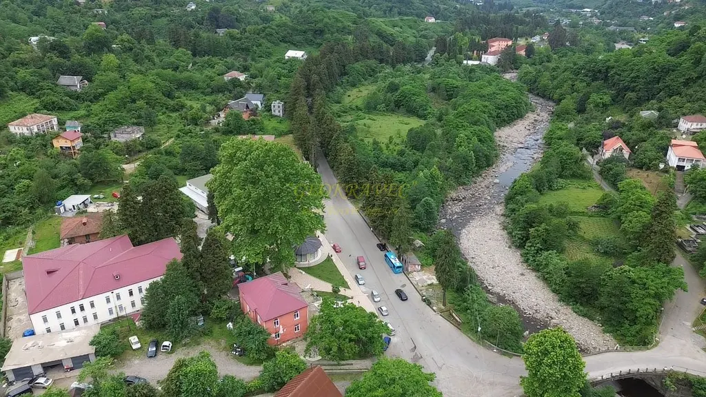 Продается земельный участок на берегу реки.