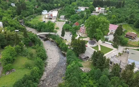 Продается земельный участок на берегу реки.