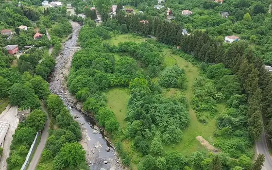 Продается земельный участок на берегу реки.