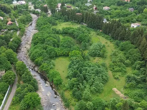 Продается земельный участок на берегу реки.