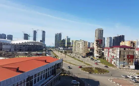 Продается трехкомнатная квартира с ремонтом и мебелью.