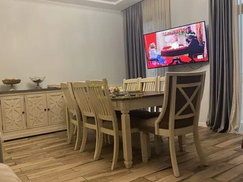Продается трехкомнатная квартира с ремонтом и мебелью.