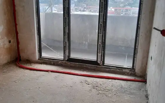 2-bedroom white frame apartment with views, photo 8