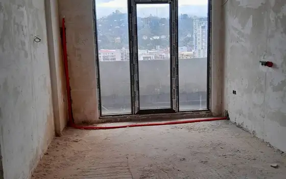2-bedroom white frame apartment with views, photo 4
