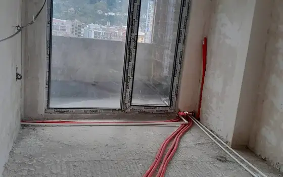 2-bedroom white frame apartment with views, photo 2