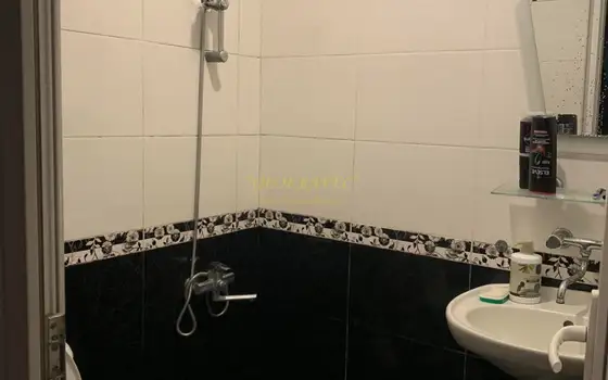 Продается трехкомнатная квартира на улице Джавахишвили.