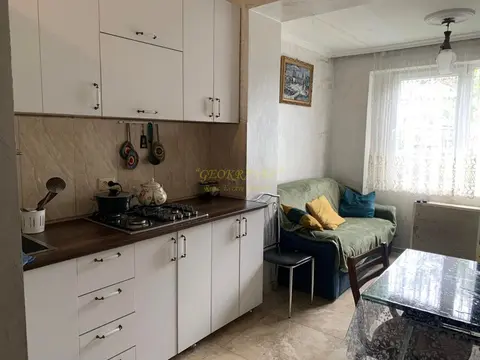 Продается трехкомнатная квартира на улице Джавахишвили.
