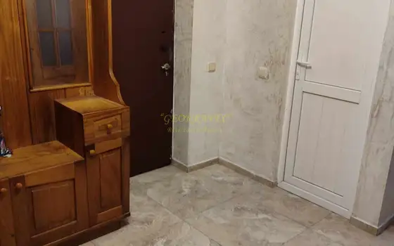 Продается трехкомнатная квартира на улице Джавахишвили.