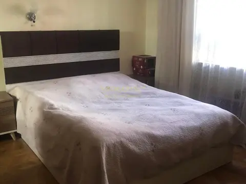 Продается трехкомнатная квартира на улице Джавахишвили.