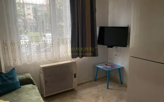 Продается трехкомнатная квартира на улице Джавахишвили.