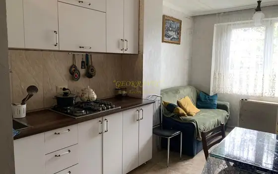 Продается трехкомнатная квартира на улице Джавахишвили.