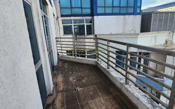Продается четырехкомнатная квартира у моря с видом на горы и море на 34 этаже .