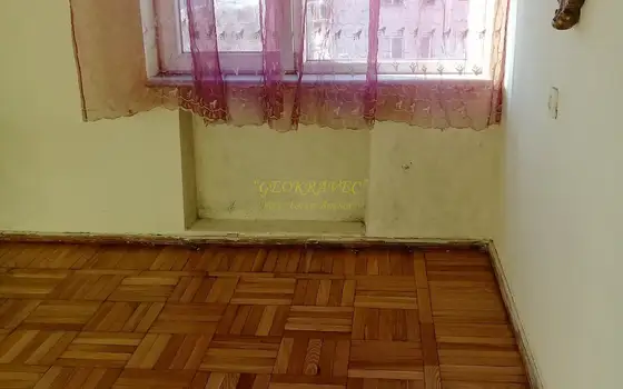 Продается трехкомнатная квартира в городе Батуми.
