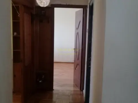 Продается трехкомнатная квартира в городе Батуми.
