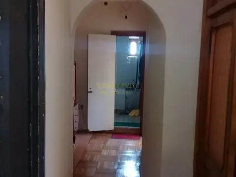 Продается трехкомнатная квартира в городе Батуми.