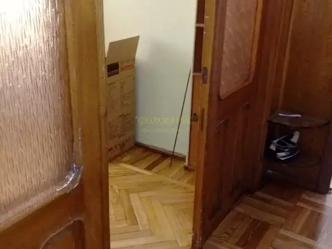Продается трехкомнатная квартира в городе Батуми.