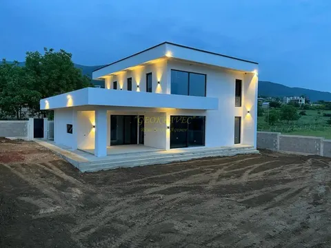 Продается вилла в Сагурамо.