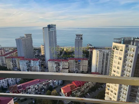Продается трёхкомнатная квартира у моря с видом на горы и море на 26 этаже .