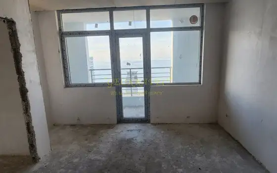 Продается трёхкомнатная квартира у моря с видом на горы и море на 26 этаже .