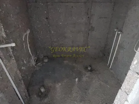 Продается трёхкомнатная квартира у моря с видом на горы и море на 26 этаже .