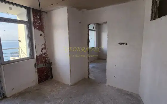 Продается трёхкомнатная квартира у моря с видом на горы и море на 26 этаже .