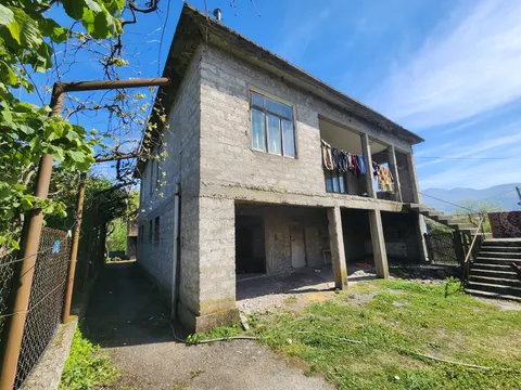 Продается собственный дом в Хелвачаурском районе.