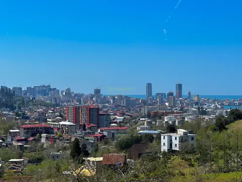 Продается земельный участок с видом на море и горы.