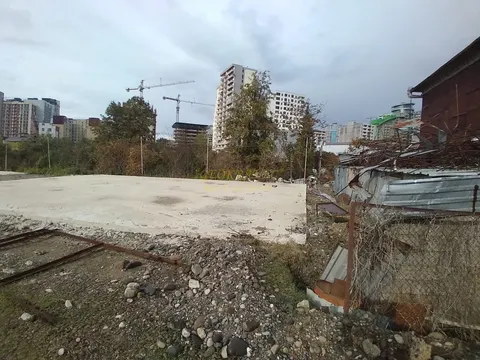 Продается инвестиционный земельный участок на аэропортовское шоссе в городе Батуми.