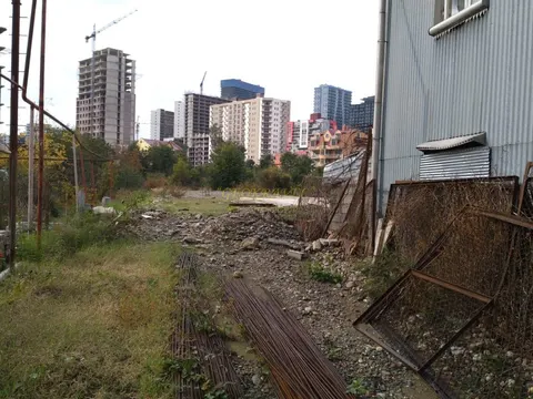 Продается инвестиционный земельный участок на аэропортовское шоссе в городе Батуми.