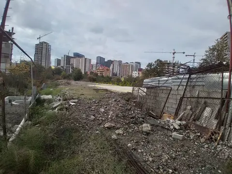 Продается инвестиционный земельный участок на аэропортовское шоссе в городе Батуми.