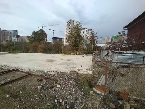 Продается инвестиционный земельный участок на аэропортовское шоссе в городе Батуми.