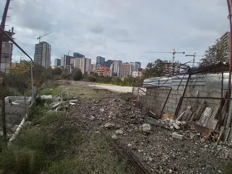 Продается инвестиционный земельный участок на аэропортовское шоссе в городе Батуми.