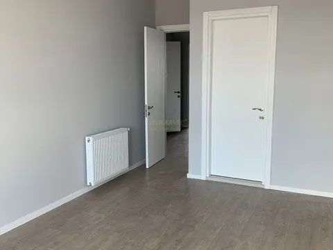 Просторная квартира с шикарным панорамным видом на море и горы в комплексе White Sails .