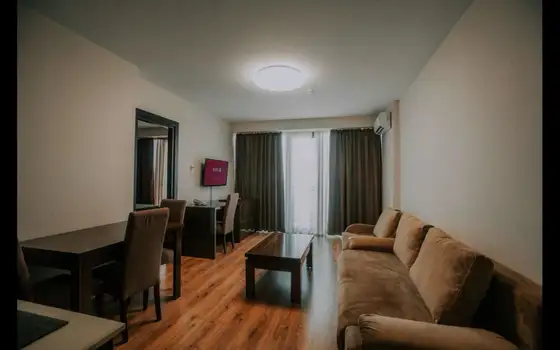 Продается этаж. Действующая гостиница на 28 номеров.