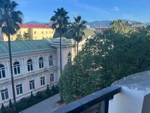 Срочно! Продается квартира в центре Батуми.