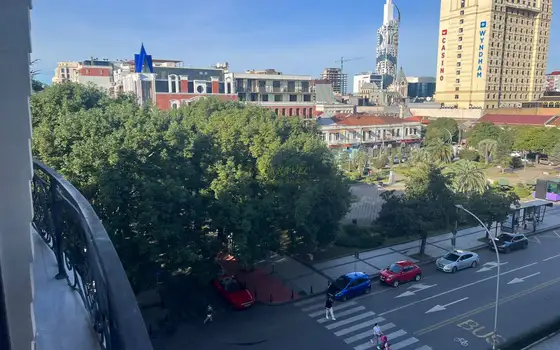 Срочно! Продается квартира в центре Батуми.