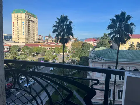 Срочно! Продается квартира в центре Батуми.