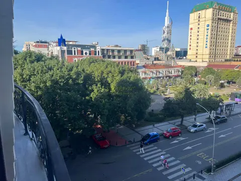 Срочно! Продается квартира в центре Батуми.