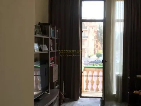 Четырех комнатная квартира у моря в центре старого Батуми на площадь Европы.