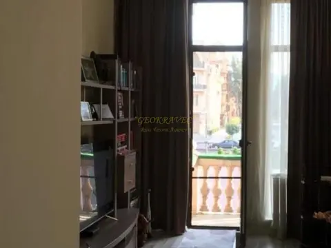 Четырех комнатная квартира у моря в центре старого Батуми на площадь Европы.