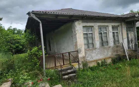 Продается собственный дом в Ланчхути.