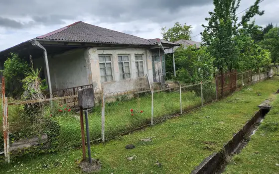 Продается собственный дом в Ланчхути.