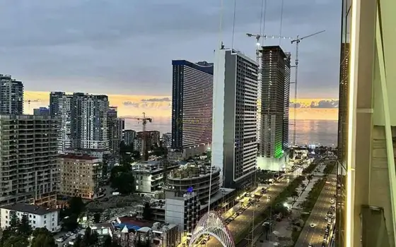 Продается квартира с видом на море и горы.