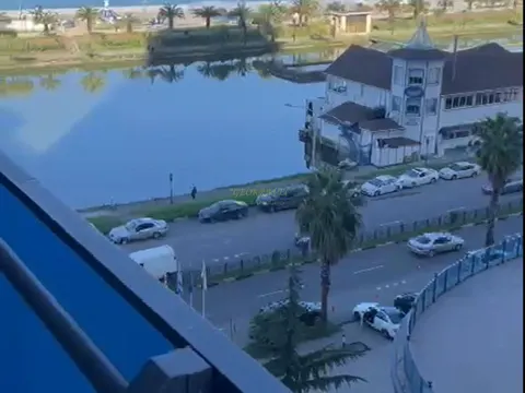 Двухкомнатная квартира возле моря в городе Батуми.