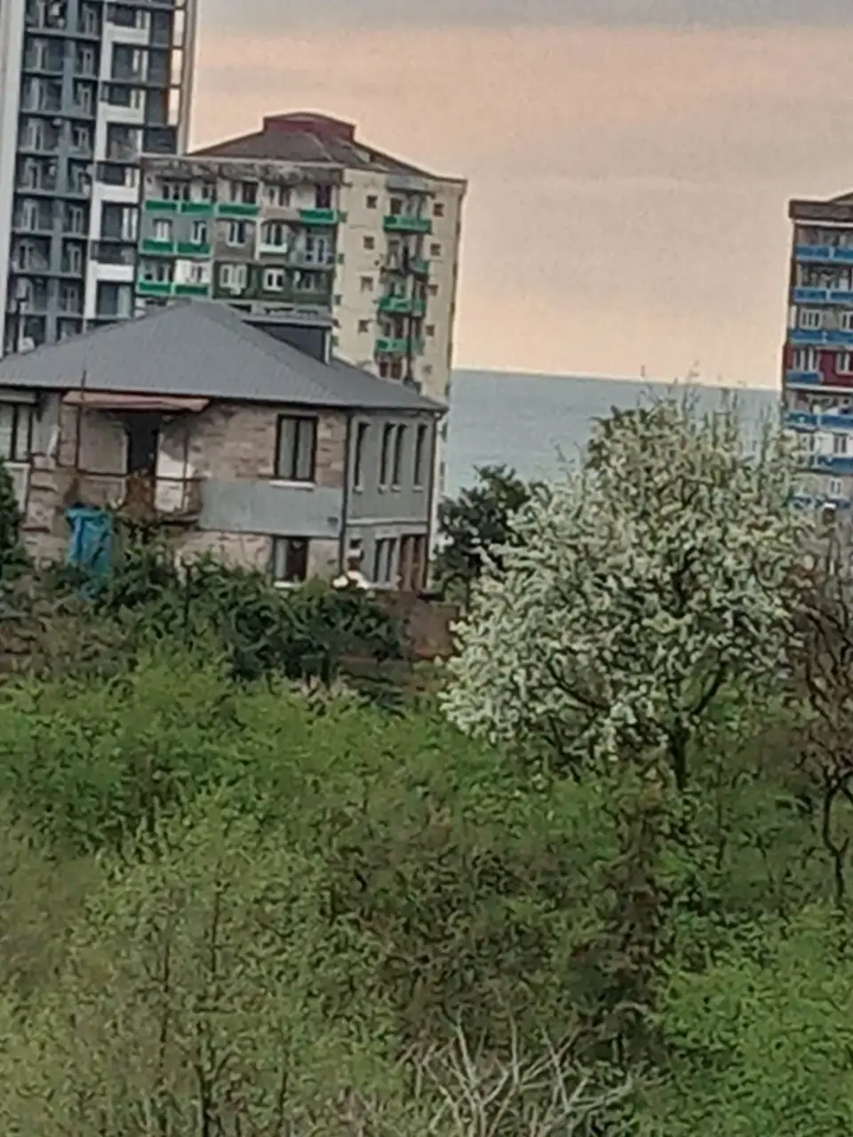 Земельный участок с видом на море и горы.