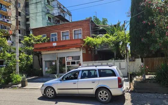Продается двухэтажный дом в городе Поти. - изображение 1