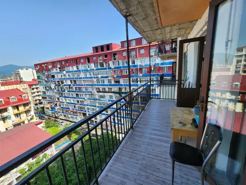 Четырехкомнатная квартира возле моря в городе Батуми.