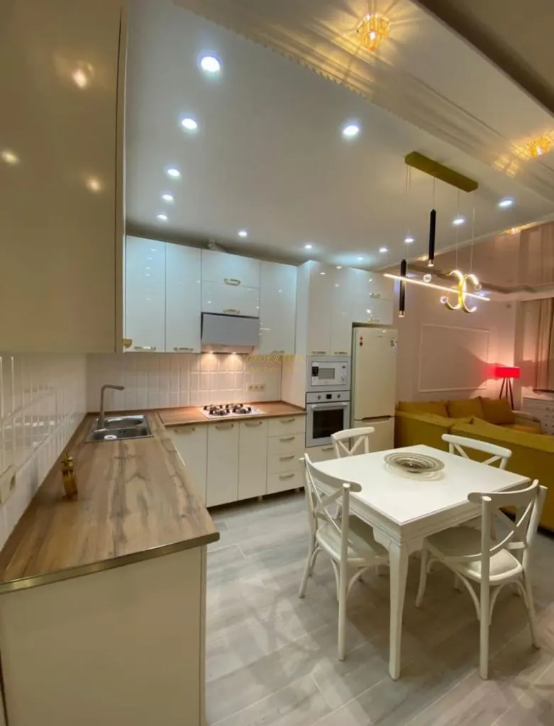 Трехкомнатная квартира возле моря в городе Батуми.